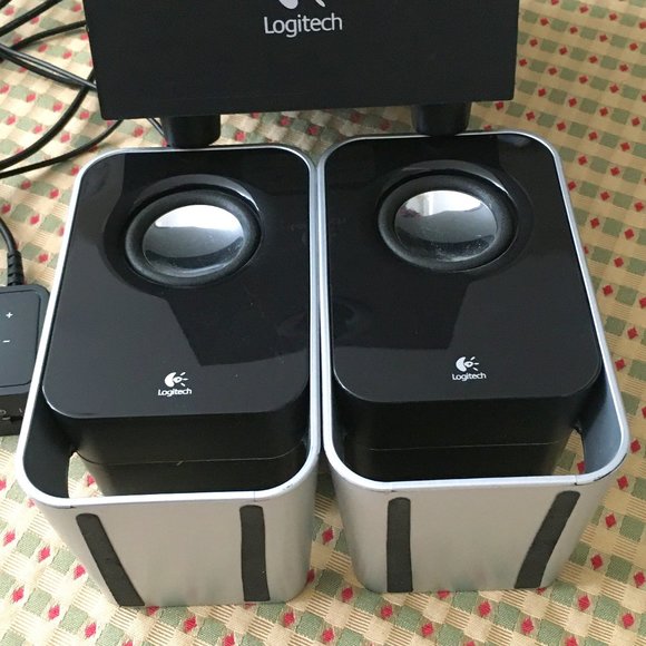 Logitech LS21 7 Watts RMS (FTC) 2.1 Stereo Speaker System - Black - Picture 10 of 16